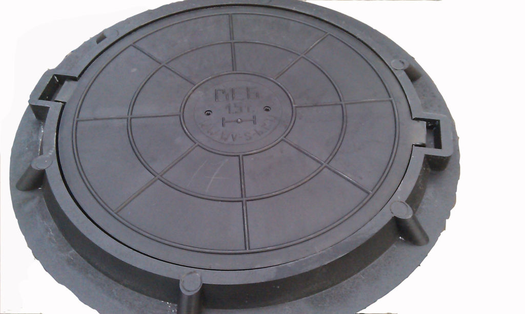 Люк канализационный 1,5т черный полимерно-песчаный, тип ЛМ (наружный диаметр 760мм)
