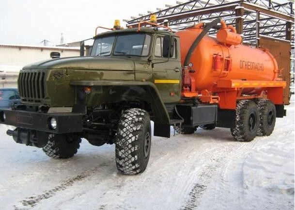 Автоцистерна АКН-10 нефтепромысловая вакуумная на шасси Урал-4320