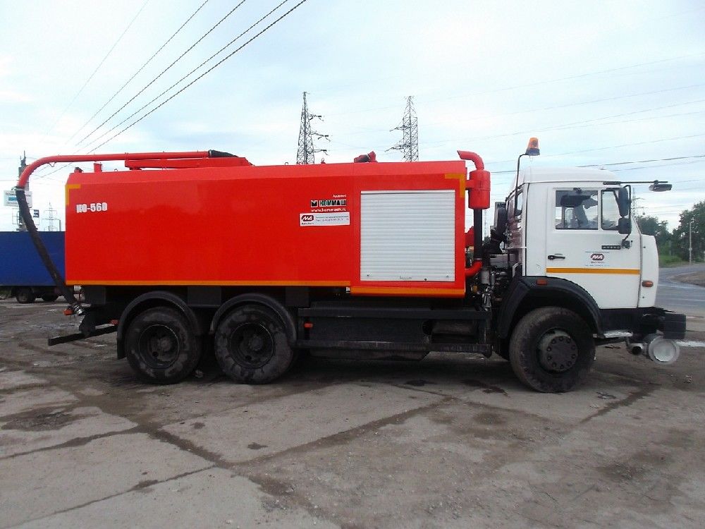 560. Коммаш ко-560. Ко 560 КАМАЗ 65115. Комбинированная машина ко-560. Машина для промывки канализационных колодцев на базе КАМАЗ ко 560.