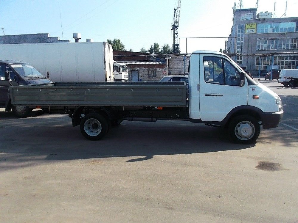 Автомобиль Бортовой ГАЗ 330202 2