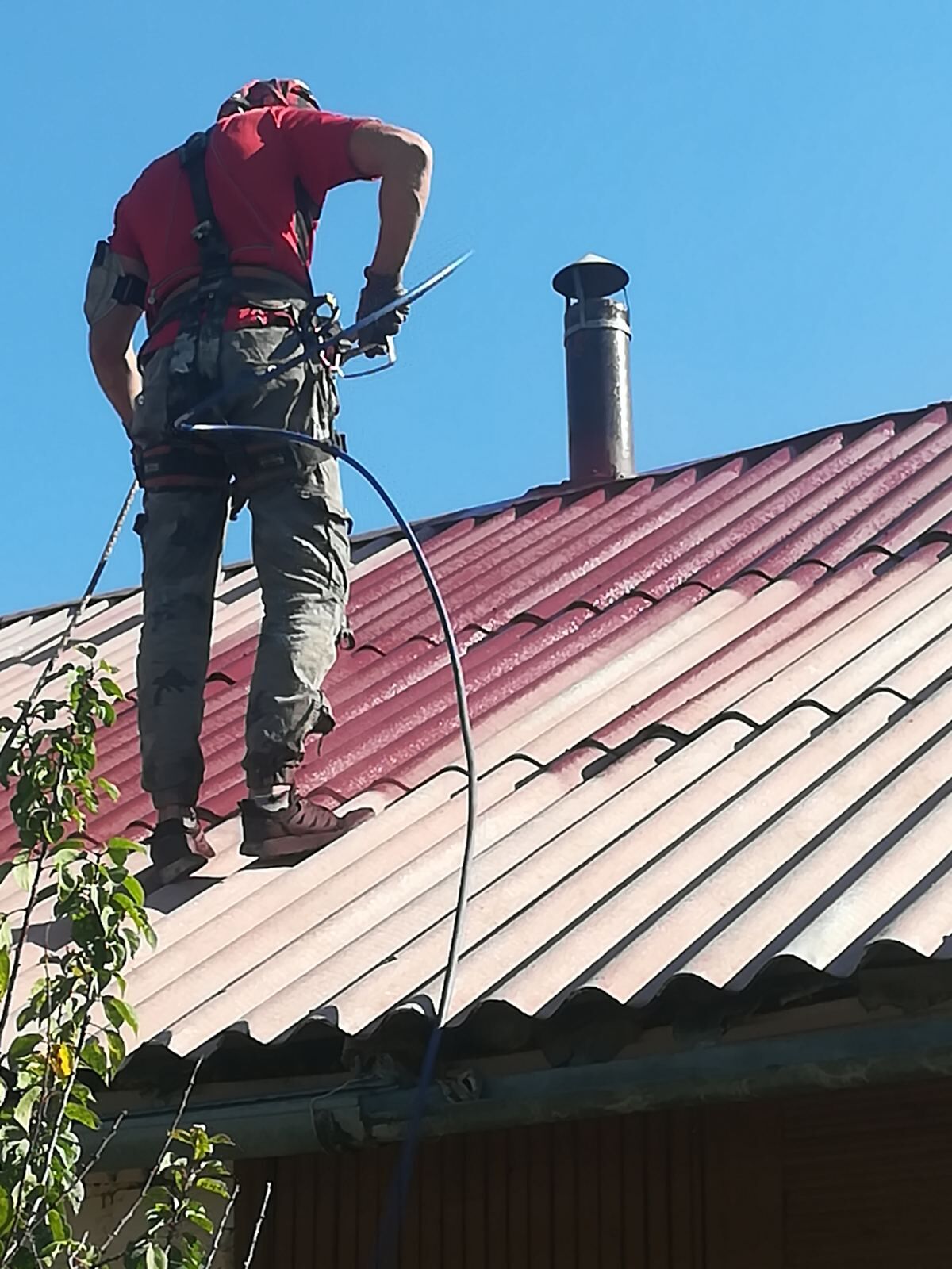 Покраска скатных крыш в Гродно и Гродненской области, ремонт крыши покраска  Гродно, покраска шиферной крыши Гродно, покраска металлической крыши  Гродно, покраска крыши цена Гродно, покраска крыши дома Гродно, покраска  оцинкованной крыши Гродно