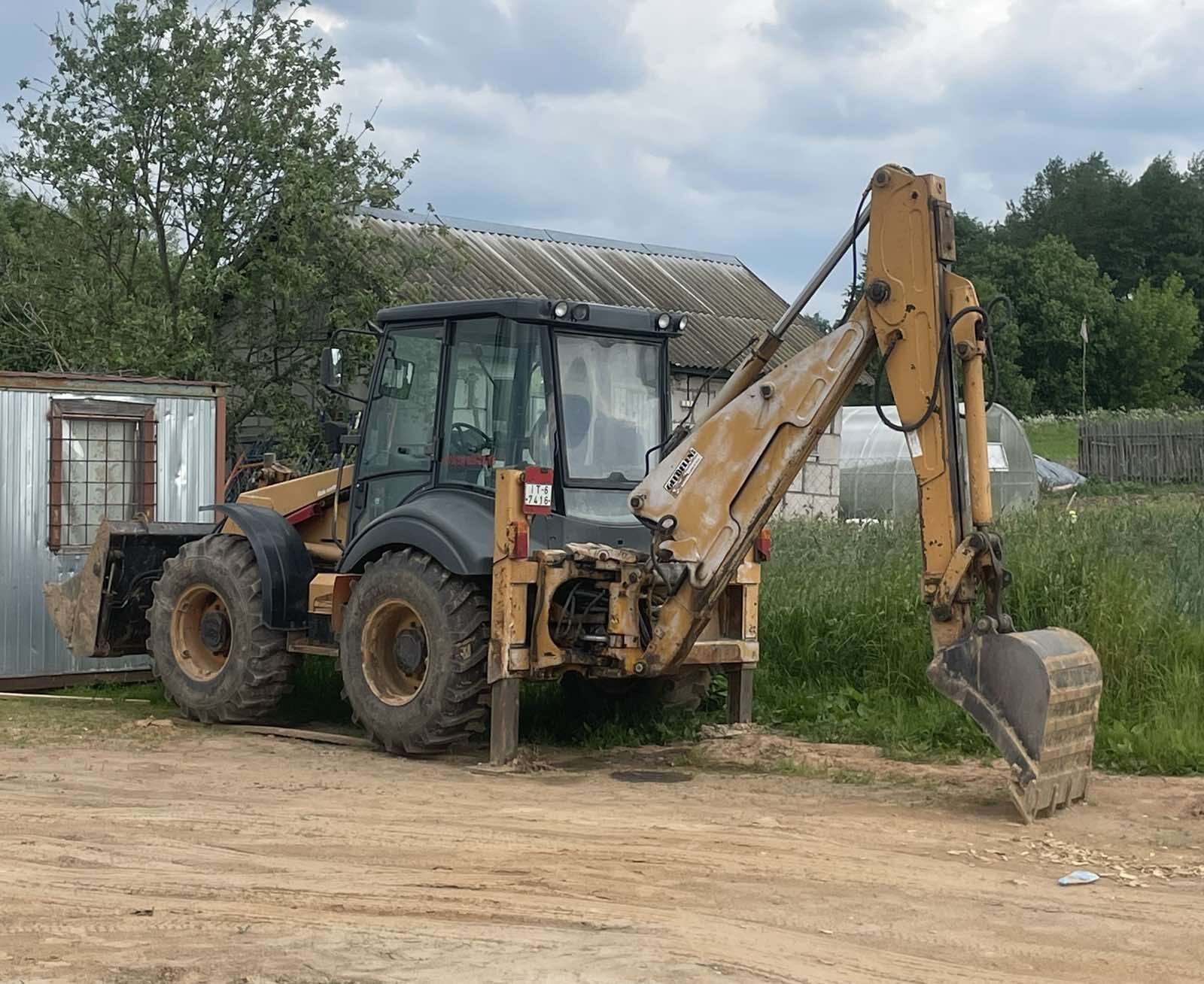 Экскаватор погрузчик в аренду, цена 80 бел. руб в Могилеве от компании ИП  