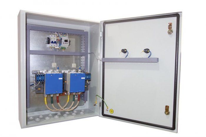 Шкаф автоматического ввода резерва АВР-16A-01-01 на базе контакторов КЭАЗ 8 кВт