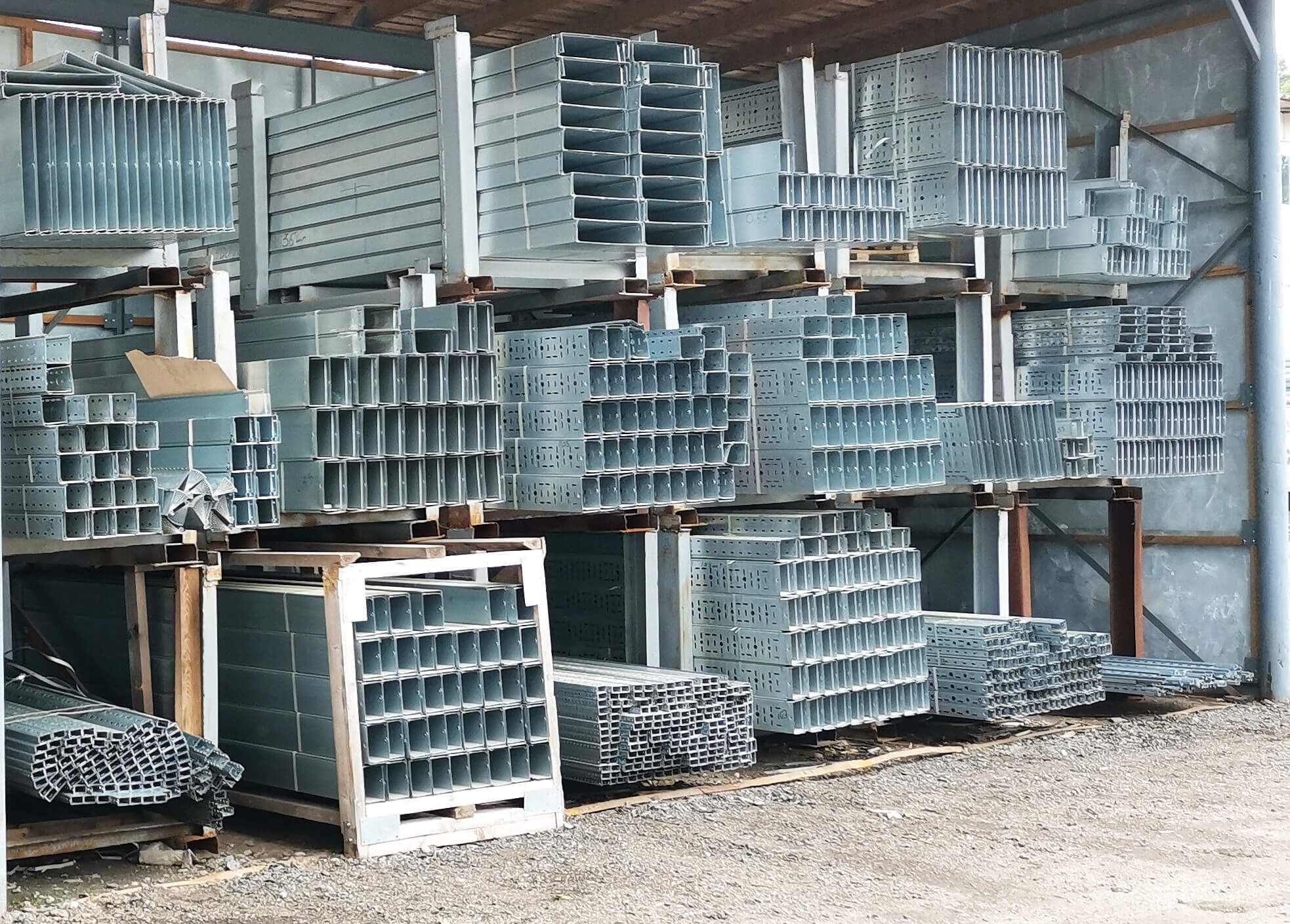 Лоток кабельный перфорированный 100х50х3000 (S=0.55), цена в Москве от ...