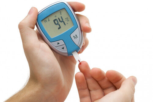 Система контроля уровня глюкозы в крови с принадлежностями (глюкометр)