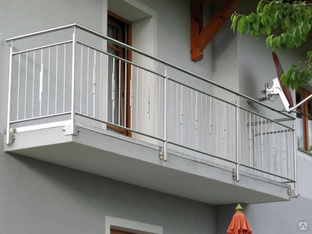 Балконное ограждение из нержавеющей стали с вертикальным заполнением 